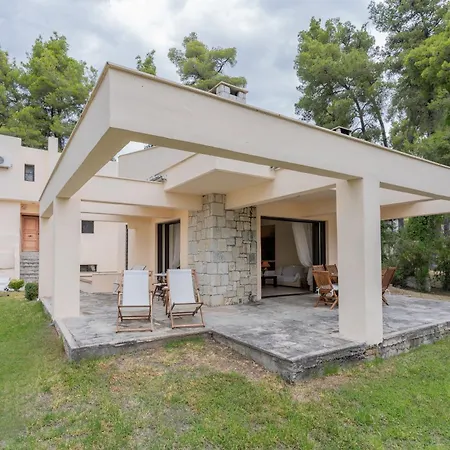 Emerald Grove By Halu! 2 Bedroom With Playroom Παραλία Σάνη